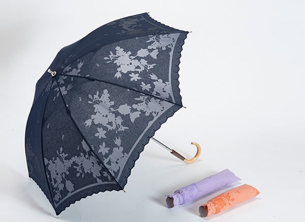 新着アイテムは季節のパラソルと雨傘